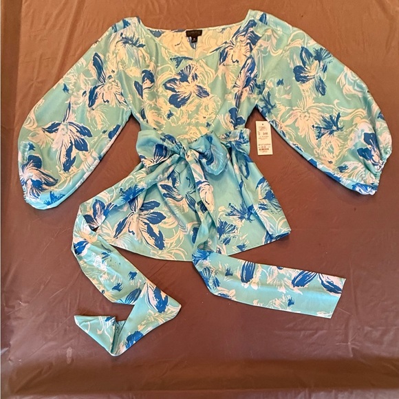NWT Carlisle Floral Blue/White 100% Silk Blouse w/ scarf belt Size 12/Large $498 - Picture 2 of 12